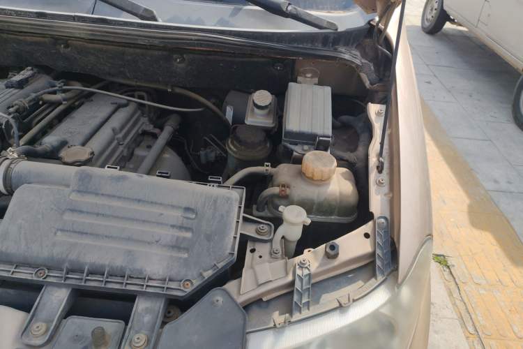 Used Wuling Hongguang 2010 1.2L Base Version China IV Standard Engine Bay Left