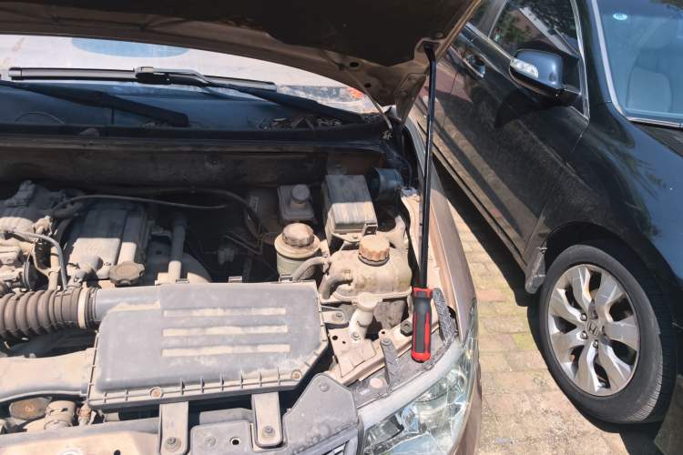 Used Wuling Hongguang 2010 1.2L Standard Version China IV Engine Bay Left