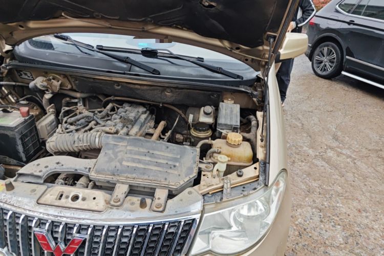 Used Wuling Hongguang 2010 1.4L Comfort Version Engine Bay Left