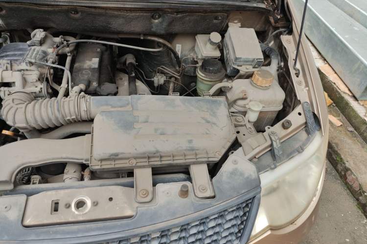 Used Wuling Hongguang 2010 1.2L Base Version China IV Standard Engine Bay Left