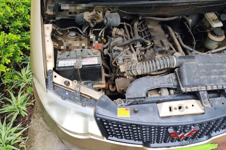 Used Wuling Hongguang 2010 1.4L Standard Version Engine Bay Right
