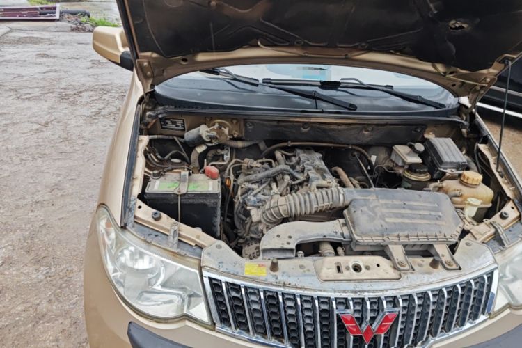 Used Wuling Hongguang 2010 1.4L Comfort Version Engine Bay Right