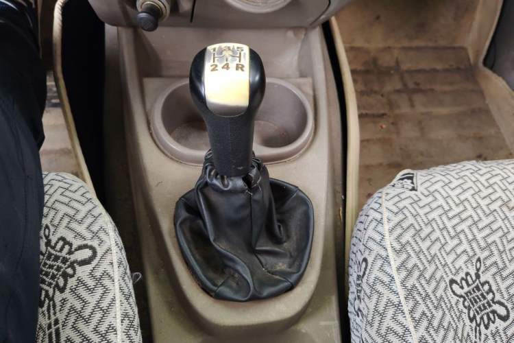 Used Wuling Hongguang 2010 1.2L Standard Version China IV Gear Lever