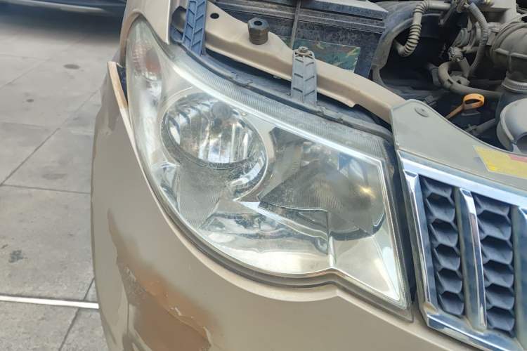 Used Wuling Hongguang 2010 1.2L Practical Version China IV Right Front Headlight