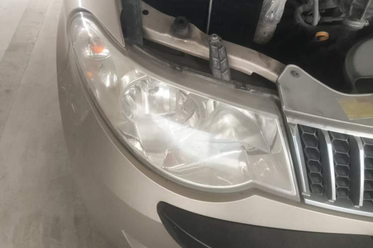Used Wuling Hongguang 2010 1.2L Comfort Edition China IV Right Front Headlight