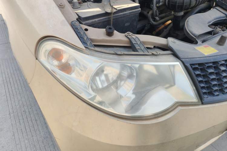 Used Wuling Hongguang 2010 1.2L Base Version China IV Standard Right Front Headlight
