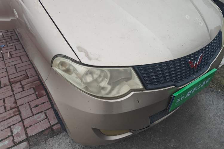 Used Wuling Hongguang 2010 1.2L Base Version China IV Standard Right Front Headlight