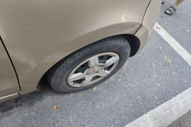 Used Wuling Hongguang 2010 1.4L Base Version Right Front Wheel Hub