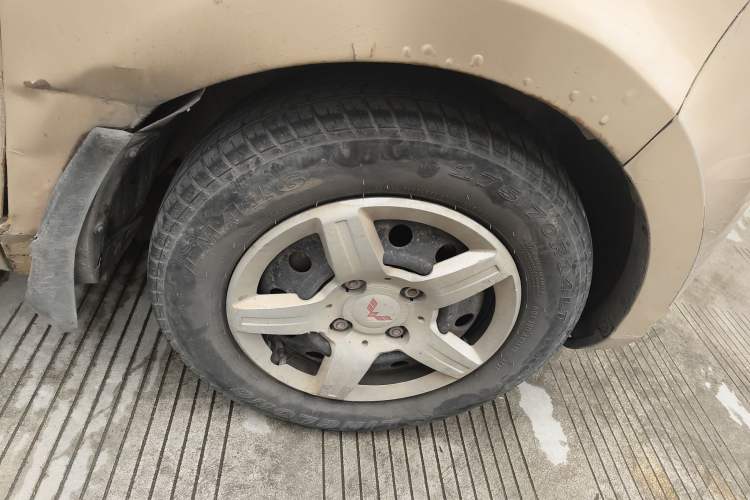 Used Wuling Hongguang 2010 1.2L Base Version China IV Standard Right Front Wheel Hub