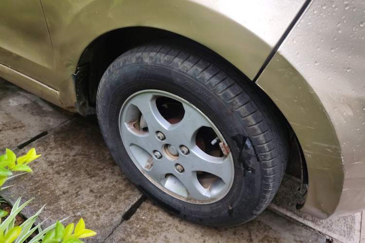 Used Wuling Hongguang 2010 1.4L Standard Version Right Front Wheel Hub