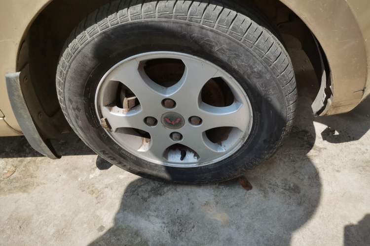 Used Wuling Hongguang 2010 1.4L Luxury Model Right Front Wheel Hub
