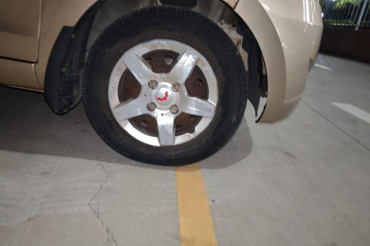 Used Wuling Hongguang 2010 1.2L Base Version China IV Standard Right Front Wheel Hub
