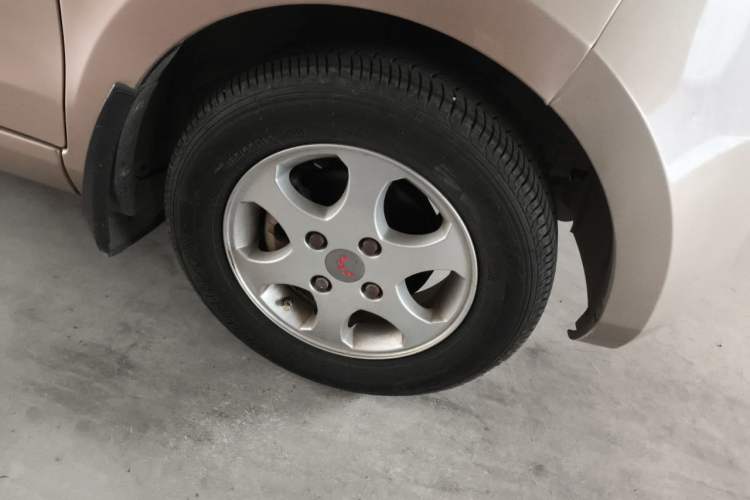 Used Wuling Hongguang 2010 1.2L Comfort Edition China IV Right Front Wheel Hub