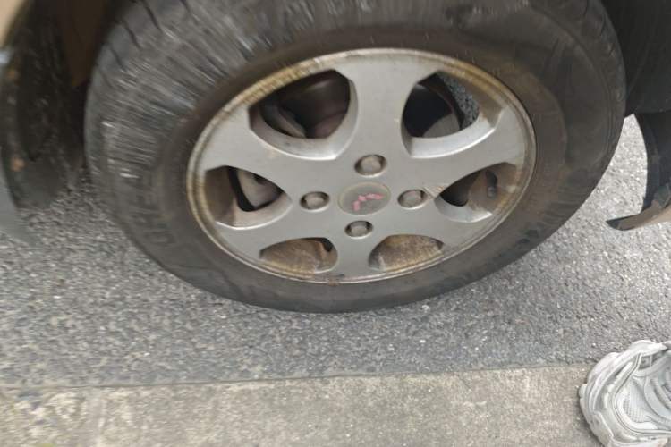 Used Wuling Hongguang 2010 1.2L Standard Version China IV Right Front Wheel Hub
