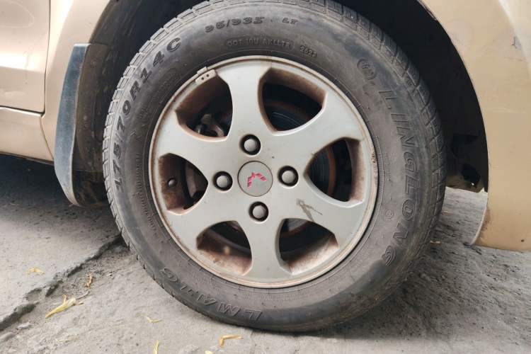 Used Wuling Hongguang 2010 1.2L Standard Version China IV Right Front Wheel Hub