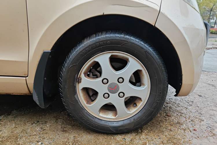 Used Wuling Hongguang 2010 1.4L Comfort Version Right Front Wheel Hub