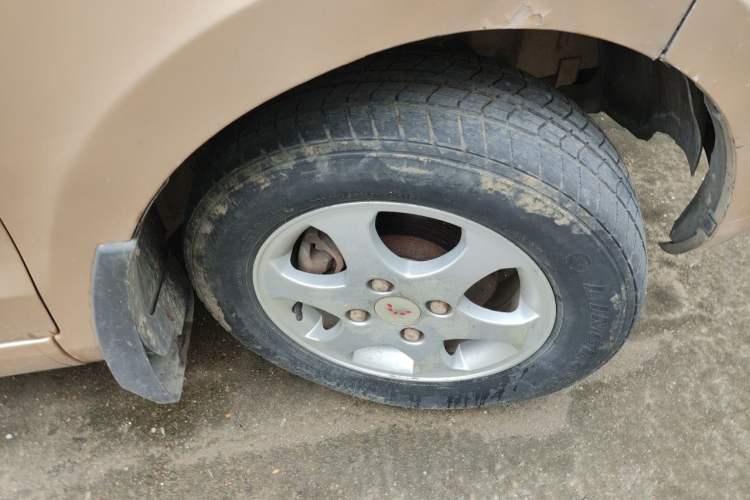 Used Wuling Hongguang 2010 1.2L Base Version China IV Standard Right Front Wheel Hub