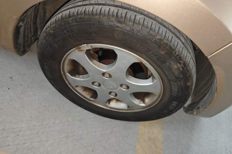 Used Wuling Hongguang 2010 1.4L Luxury Model Right Front Wheel Hub