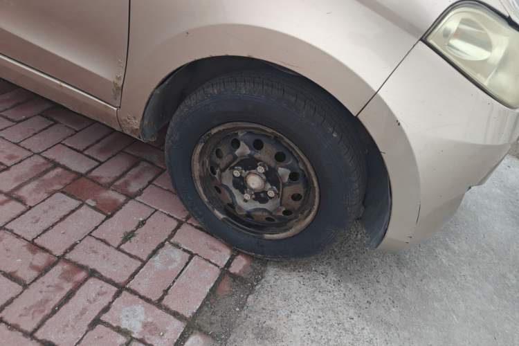 Used Wuling Hongguang 2010 1.2L Base Version China IV Standard Right Front Wheel Hub