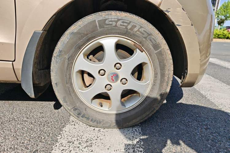 Used Wuling Hongguang 2010 1.4L Comfort Version Right Front Wheel Hub
