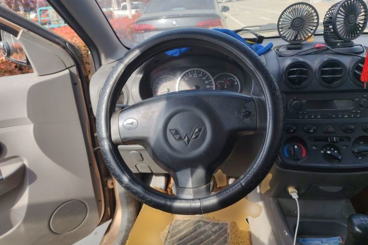 Used Wuling Hongguang 2010 1.2L Base Version China IV Standard Steering Wheel