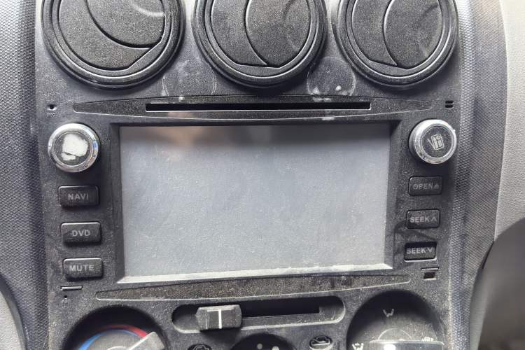 Used Wuling Hongguang 2013 1.2L S Comfort Model China IV Standard Audio And AC Panel