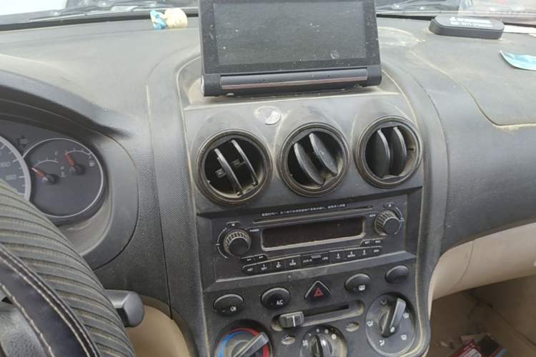 Used Wuling Hongguang 2013 1.5L Luxury Model Audio And AC Panel