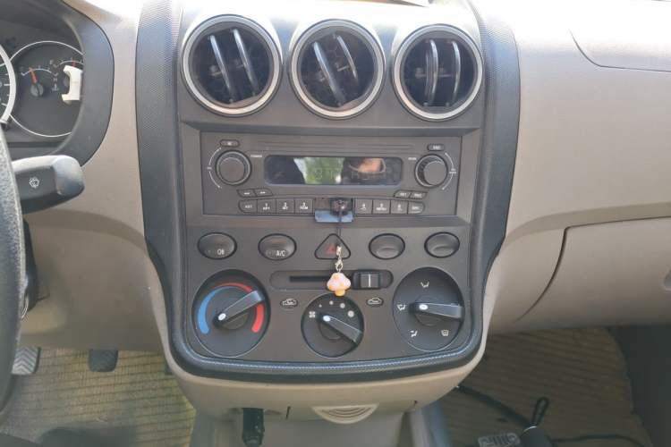Used Wuling Hongguang 2013 1.5L Standard Version Audio And AC Panel