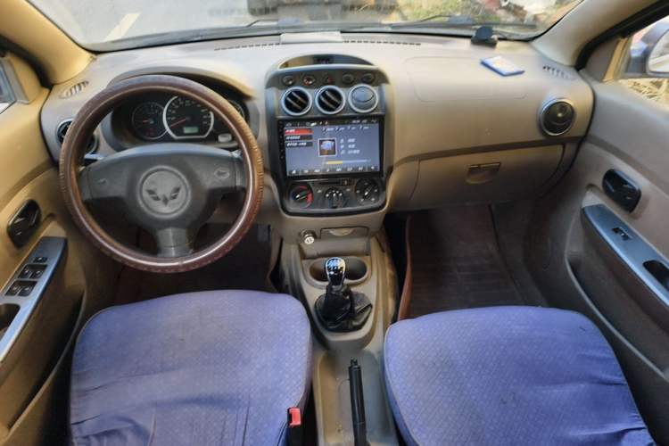 Used Wuling Hongguang 2013 1.5L Standard Version Center Console