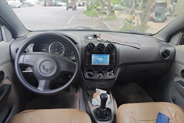 Used Wuling Hongguang 2013 1.5L Base Version Center Console