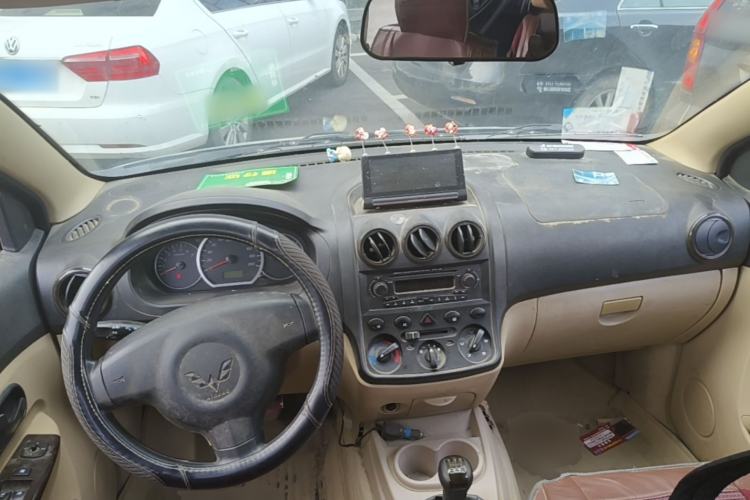 Used Wuling Hongguang 2013 1.5L Luxury Model Center Console