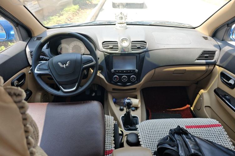 Used Wuling Hongguang 2013 1.5L S Comfort Model Center Console