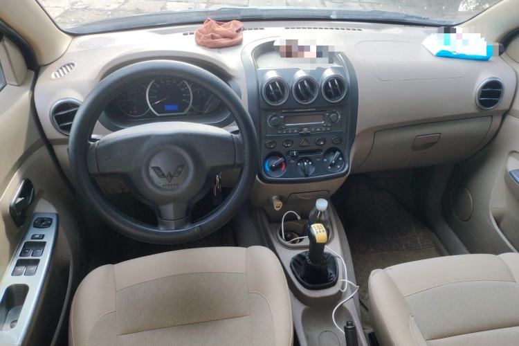 Used Wuling Hongguang 2013 1.5L Comfort Model Center Console