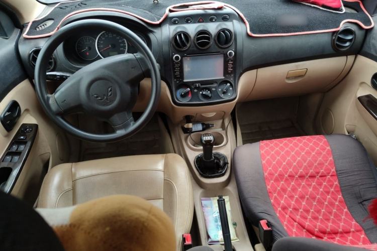 Used Wuling Hongguang 2013 1.5L Luxury Model Center Console