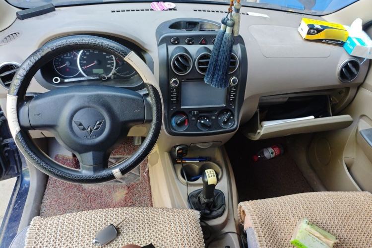 Used Wuling Hongguang 2013 1.5L Comfort Model Center Console