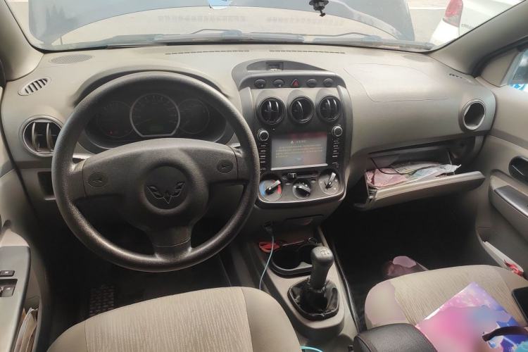 Used Wuling Hongguang 2013 1.5L Base Version Center Console