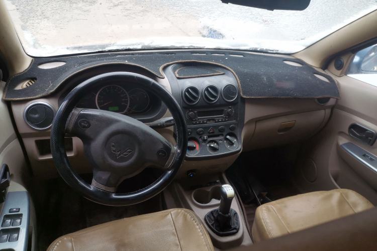 Used Wuling Hongguang 2013 1.5L Base Version Center Console