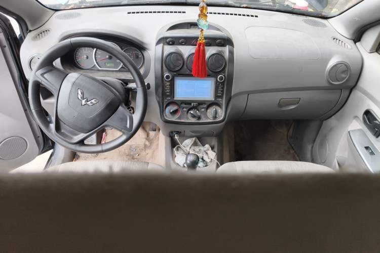 Used Wuling Hongguang 2013 1.5L Base Version Center Console