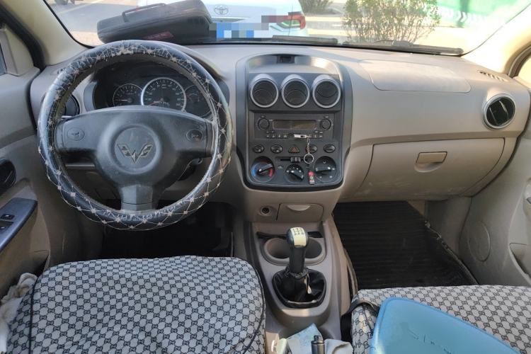 Used Wuling Hongguang 2013 1.5L Standard Version Center Console