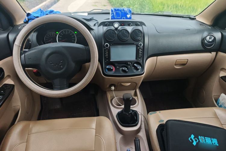 Used Wuling Hongguang 2013 1.5L Luxury Model Center Console