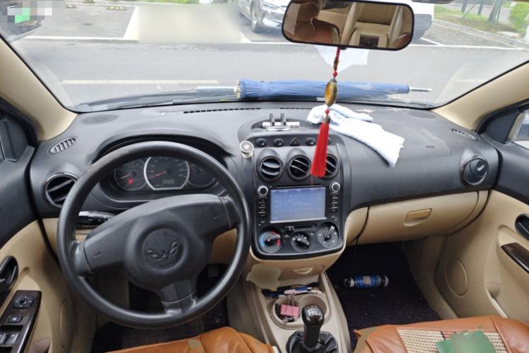 Used Wuling Hongguang 2013 1.5L Luxury Model Center Console