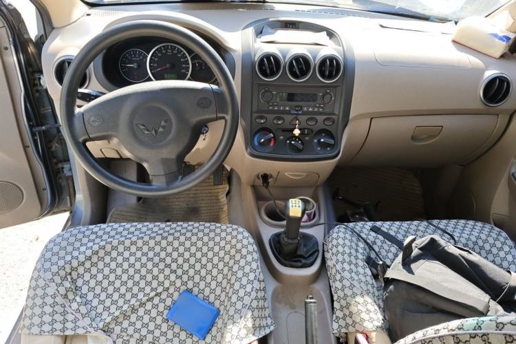 Used Wuling Hongguang 2013 1.5L Standard Version Center Console