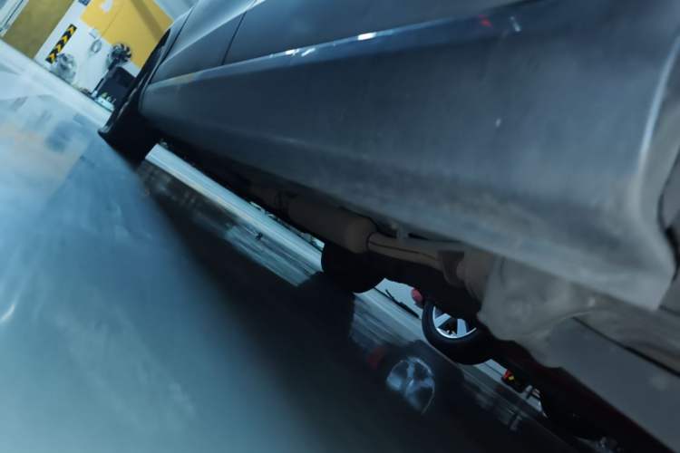 Used Wuling Hongguang 2013 1.5L Standard Version Chassis Rear Left