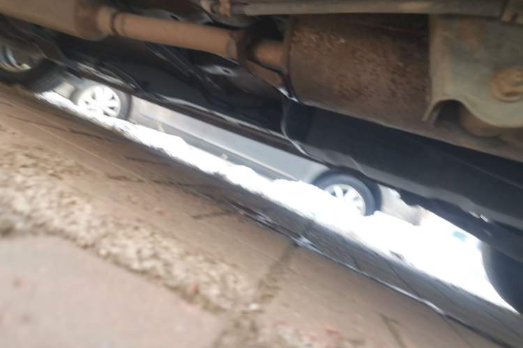 Used Wuling Hongguang 2013 1.5L Standard Version Chassis Rear Left