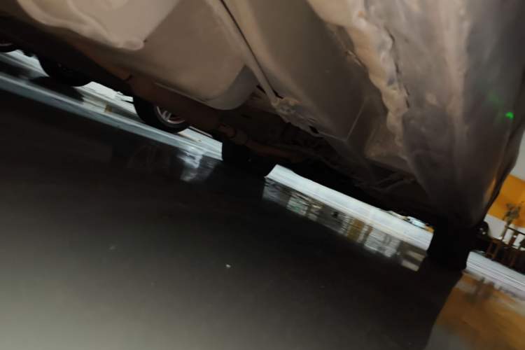 Used Wuling Hongguang 2013 1.5L Standard Version Chassis Rear Right