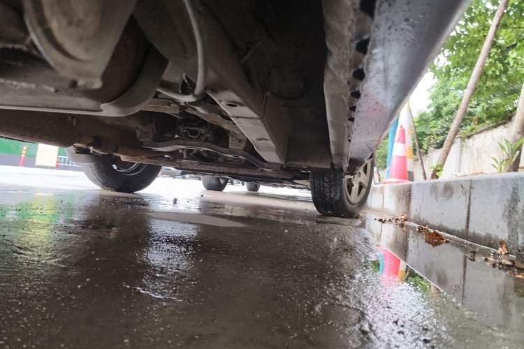 Used Wuling Hongguang 2013 1.5L Base Version Chassis Rear Right