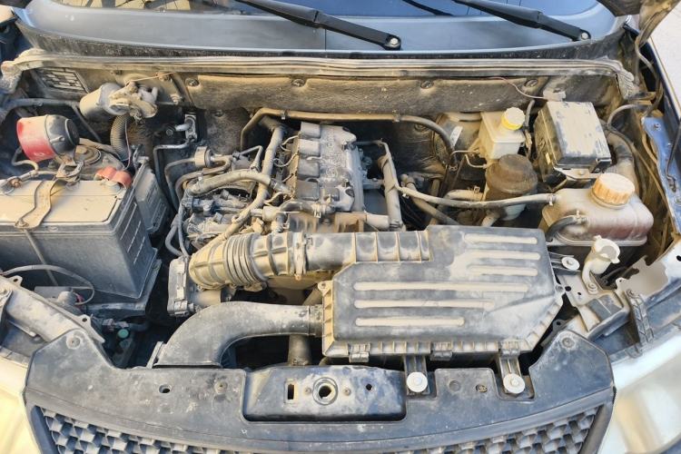 Used Wuling Hongguang 2013 1.5L Standard Version Engine Bay