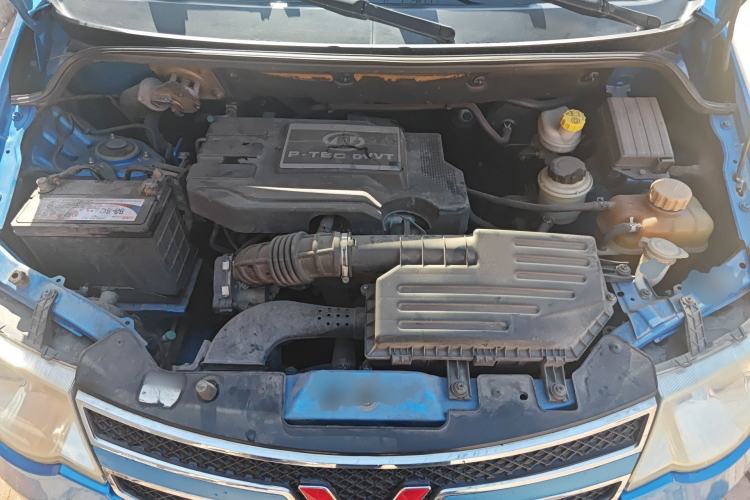 Used Wuling Hongguang 2013 1.5L S Luxury Model Engine Bay
