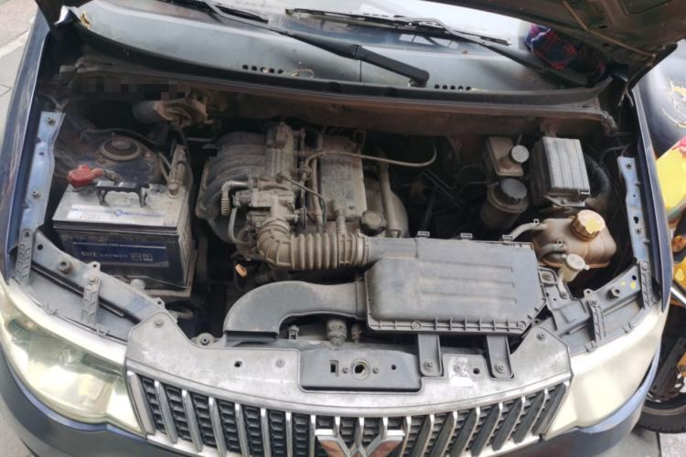 Used Wuling Hongguang 2013 1.2L S Comfort Model China IV Standard Engine Bay