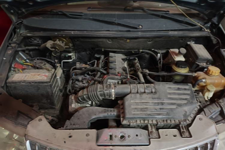 Used Wuling Hongguang 2013 1.5L Standard Version Engine Bay